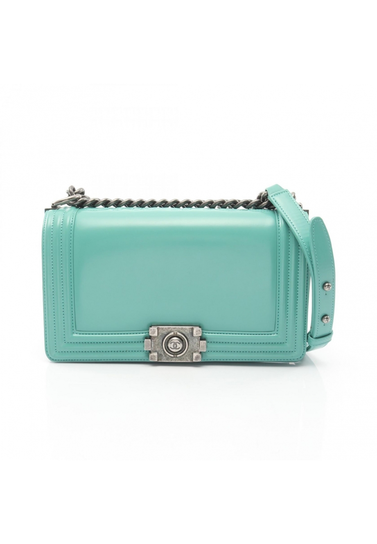 Chanel Pre-Loved Chanel boy chanel chain shoulder bag leather Emerald green antique silver hardware