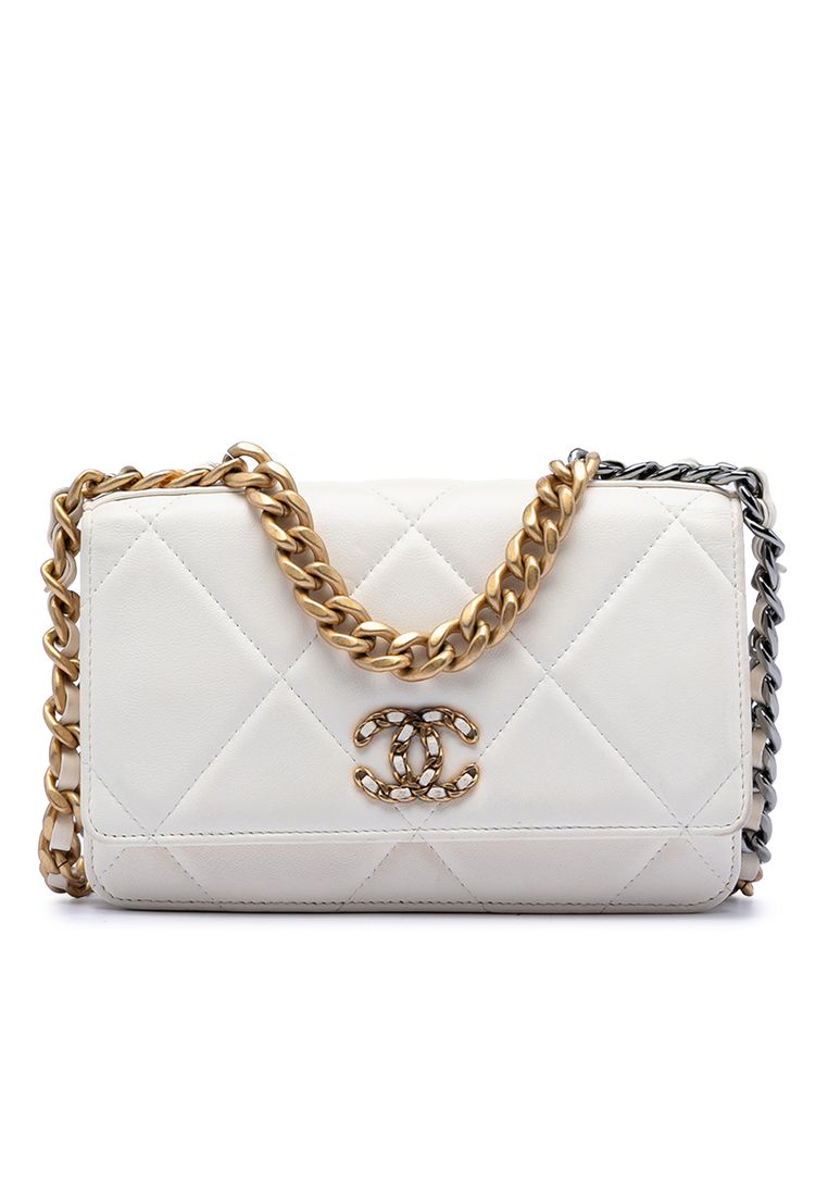 Chanel Pre-Loved Chanel Quilted Lambskin 19 Wallet On Chain