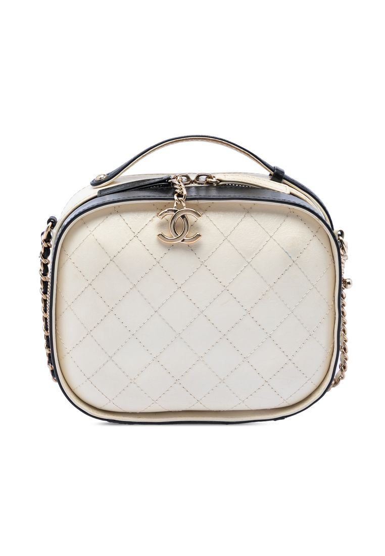 CHANEL Pre-Loved Chanel Small Cc Crumpled Calfskin Vanity Case