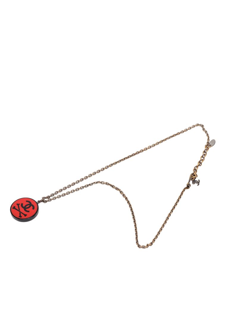 CHANEL Pre-Loved Chanel Cc Gold Plated Resin Crossbones Round Pendant Necklace