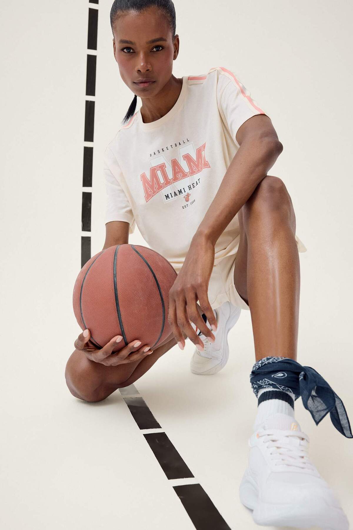 DeFacto Defactofit Nba Miami Heat Oversize Wide Fit Crew Neck Short Sleeve T-Shirt E3825Ax25Sm