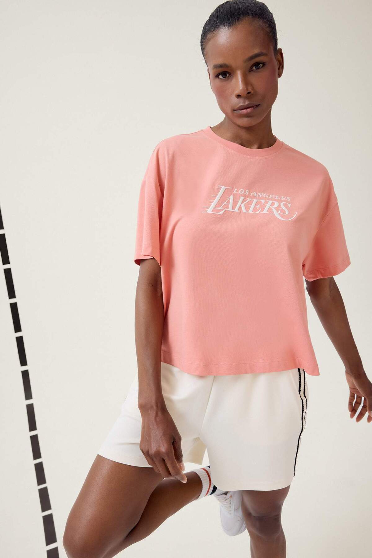 DeFacto Defactofit Nba Los Angeles Lakers Oversize Wide Fit Crew Neck Short Sleeve T-Shirt E3827Ax25