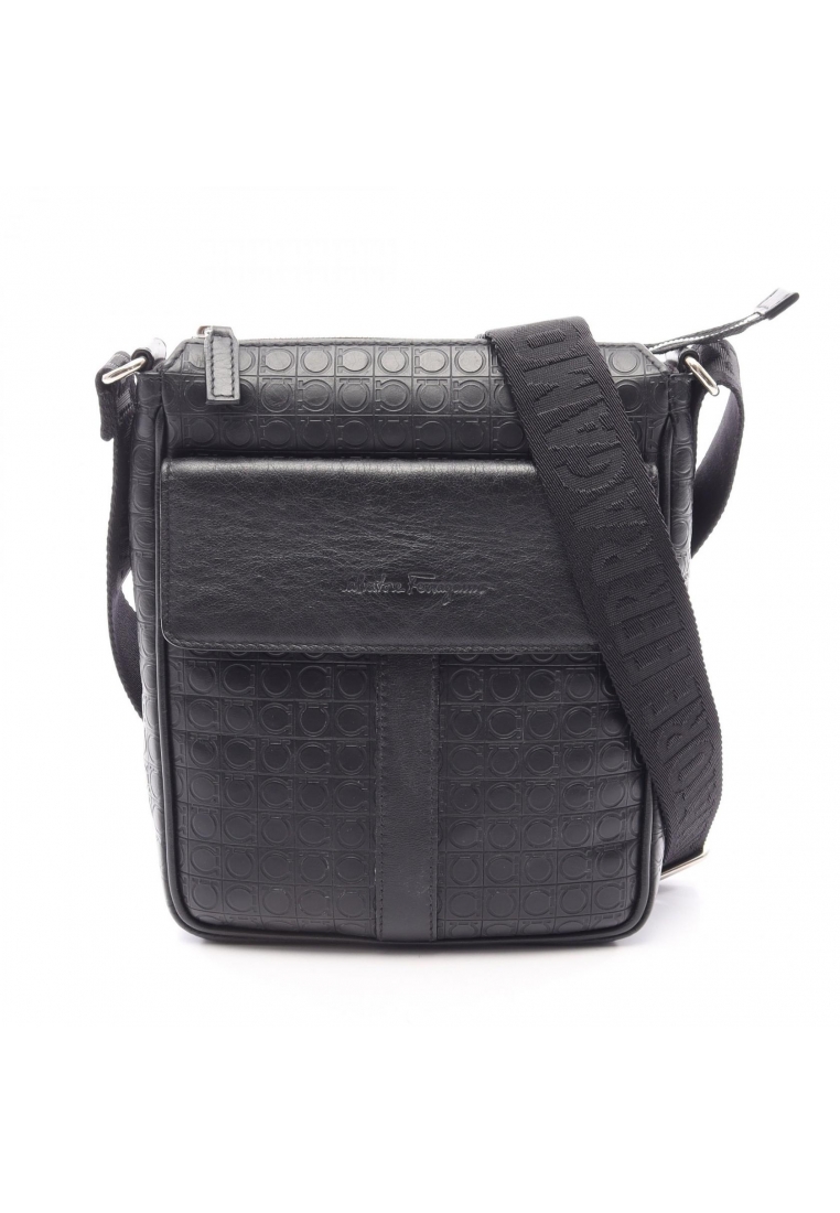 Salvatore Ferragamo Pre-Loved Salvatore Ferragamo Gancini Shoulder bag leather black