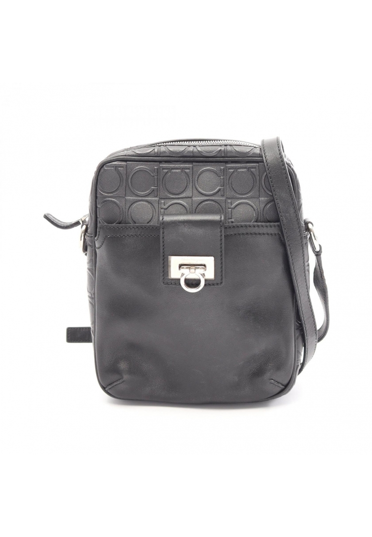 Salvatore Ferragamo Pre-Loved Salvatore Ferragamo Gancini Shoulder bag leather black
