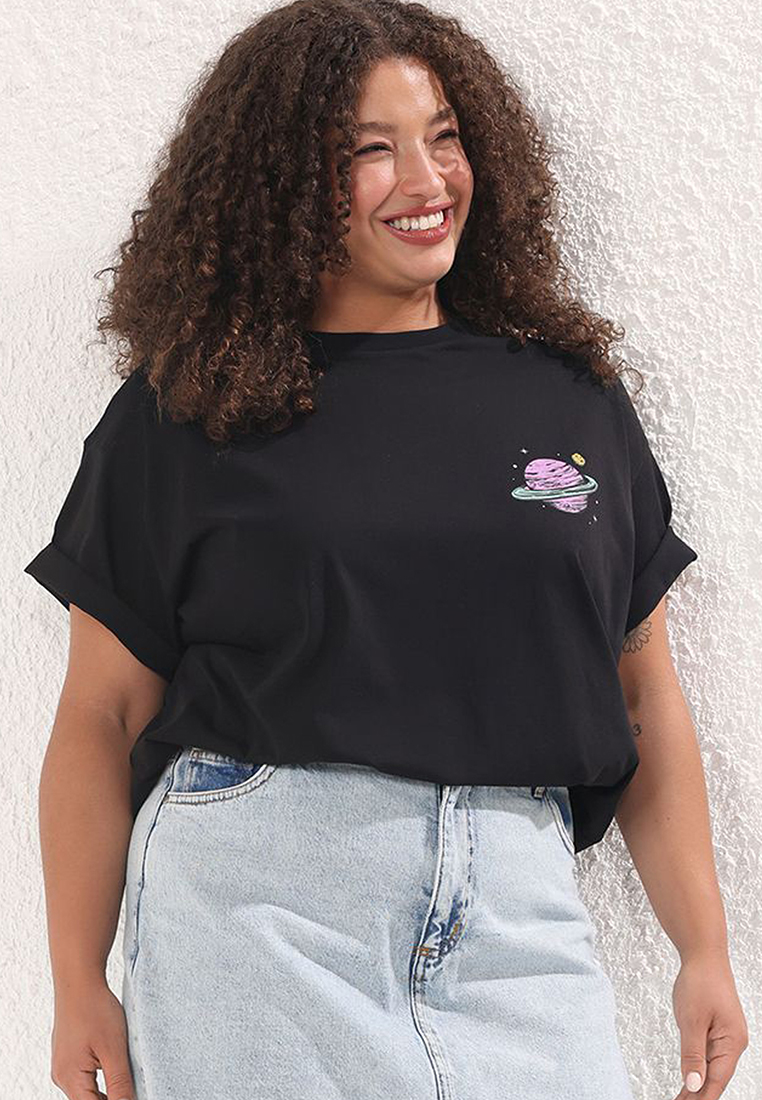 Trendyol Black Galaxy Printed Boyfriend Fit Plus Size T-Shirt Tbbss25Bf00070
